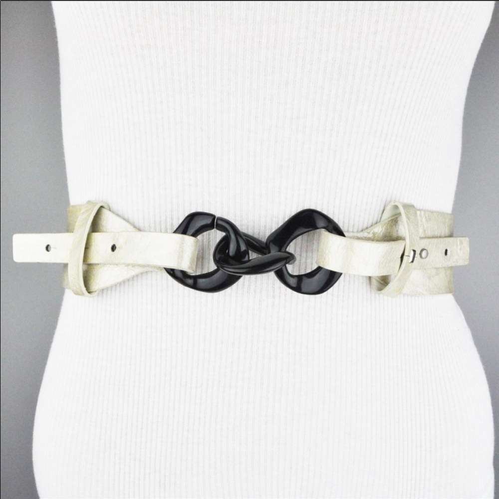 BCBG WAIST BELT CREAM PATENT LEATHER BLACK CHAIN